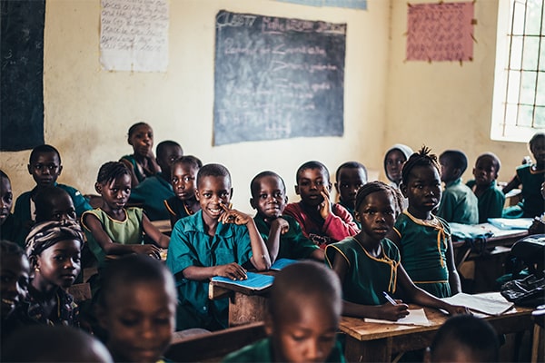 Accès à l'éducation pour les enfants défavorisés